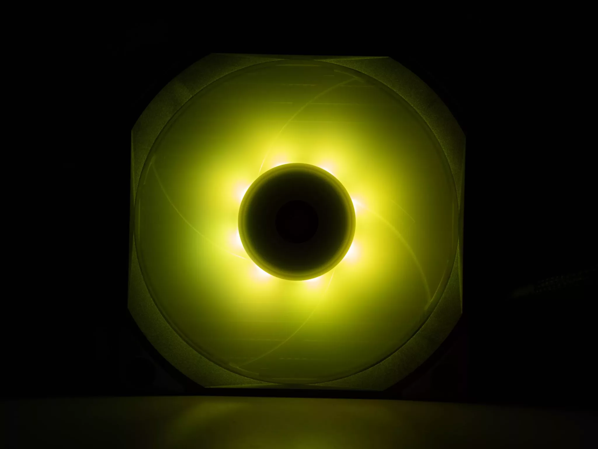 Bitspower Griffin 120 DRGB eclairage jaune