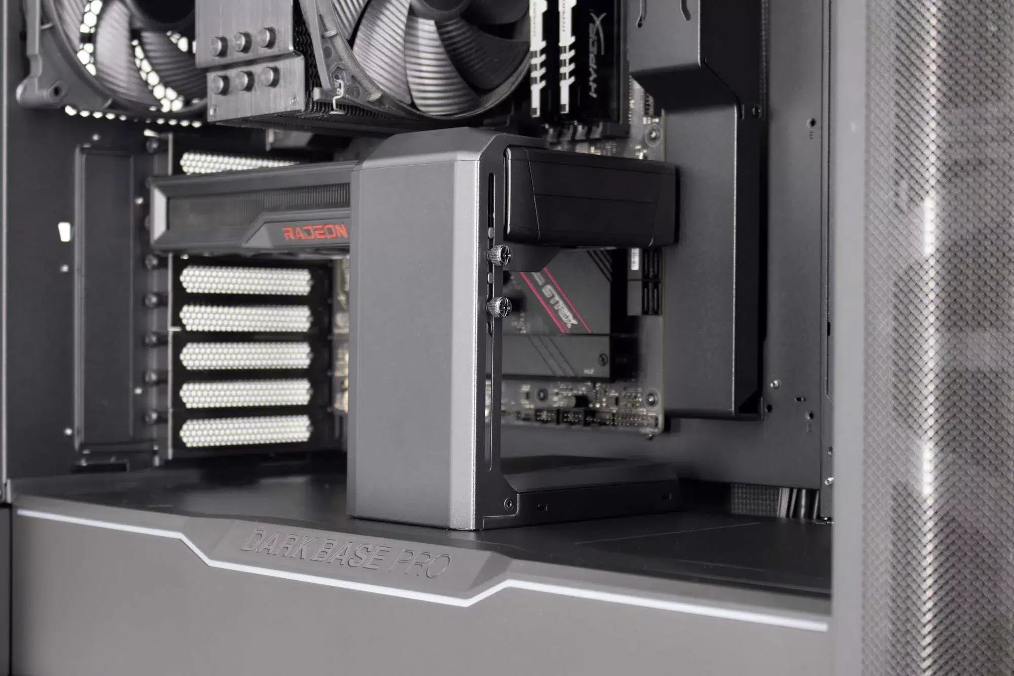 be quiet dark base pro 901 support GPU rn place