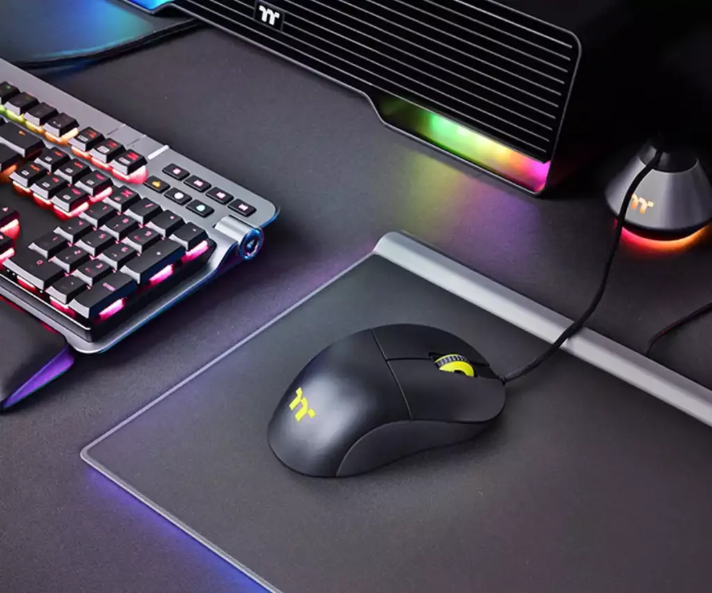 Souris ergonomiques Thermaltake DAMYSUS RGB et DAMYSUS WIRELESS RGB 7 souris thermaltake damysus rgb 3