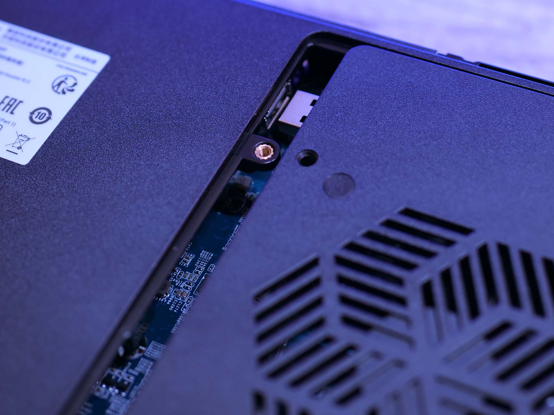 test nas asustor flashstor 12 fs 6712 alimnetation usb ventilateur