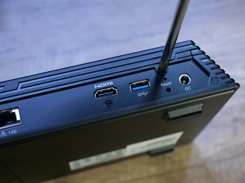 test nas asustor flashstor 12 fs 6712 demontage cache ssd 7 12