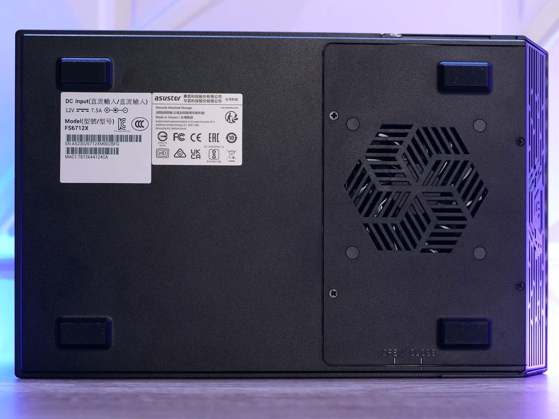 test nas asustor flashstor 12 fs 6712 dessous