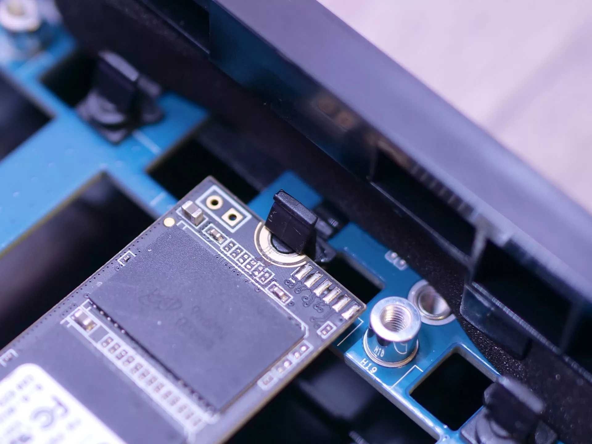 test nas asustor flashstor 12 fs 6712 detail fixation facile ssd m2