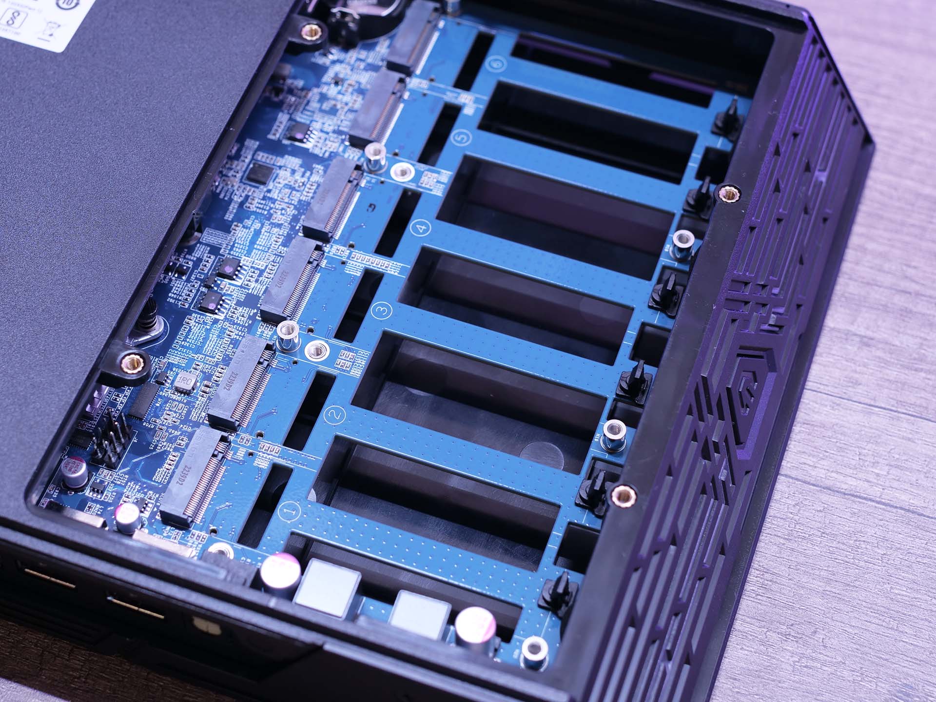 test nas asustor flashstor 12 fs 6712 detail slots m2