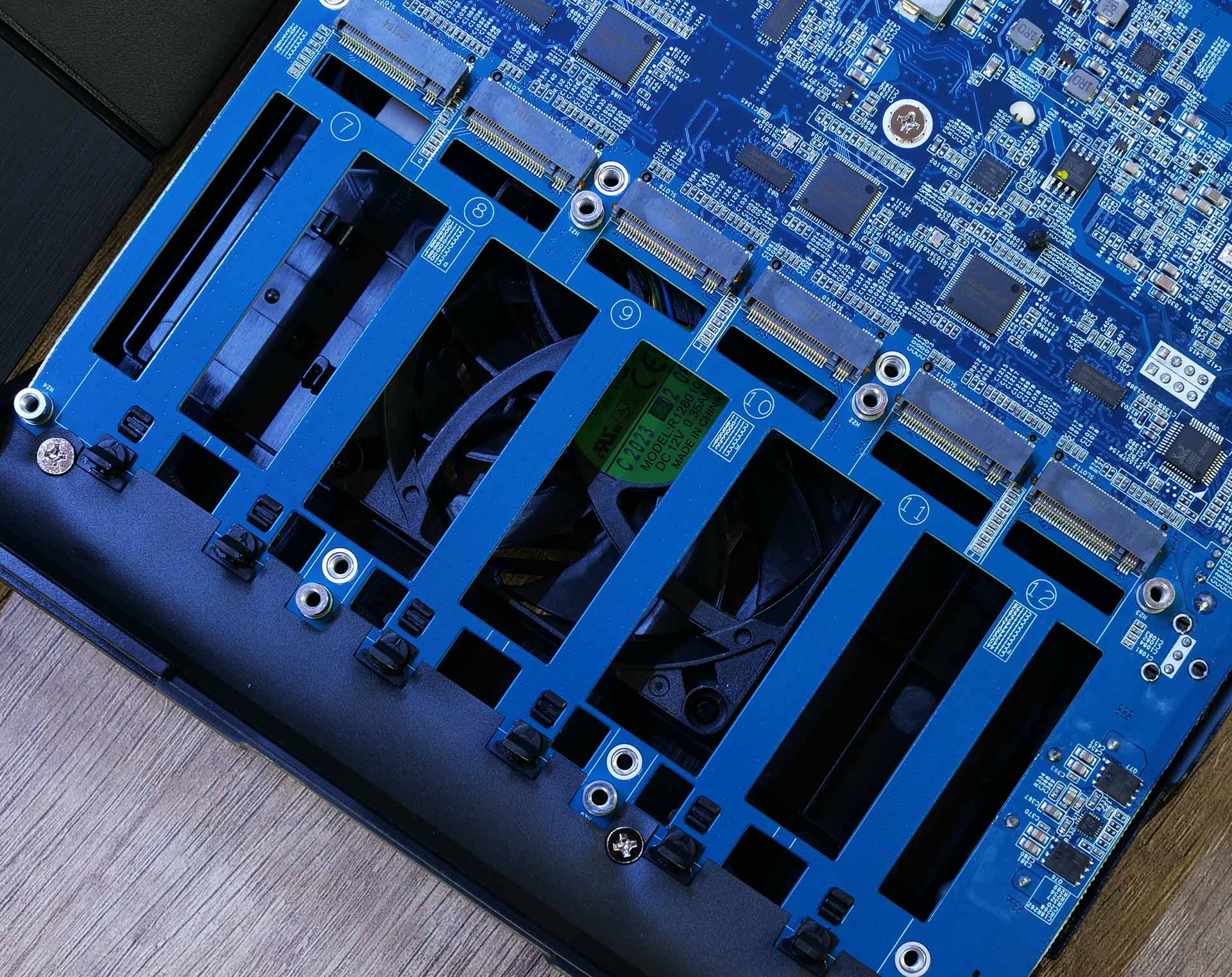 test nas asustor flashstor 12 fs 6712 x zoom emplacements ssd 7 12