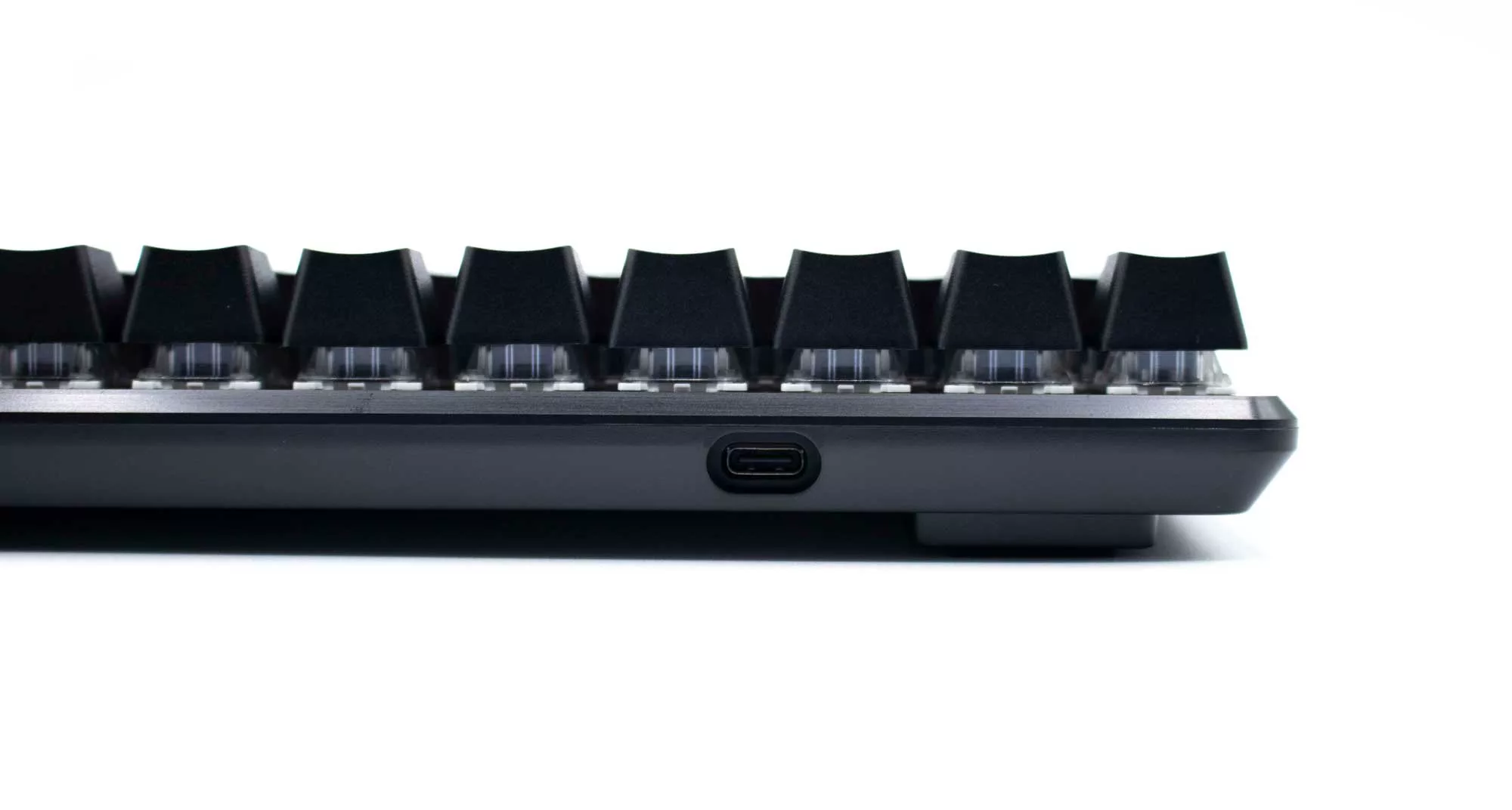 CORSAIR K65 Pro Mini port alimentation