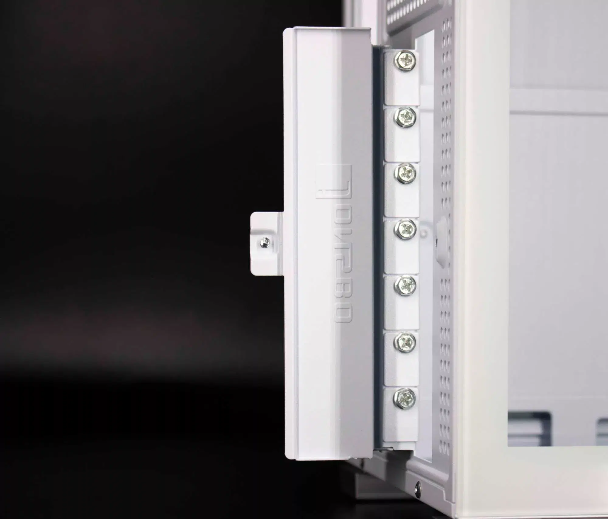 Jonsbo D41 Mesh Fixation Equerres PCIe