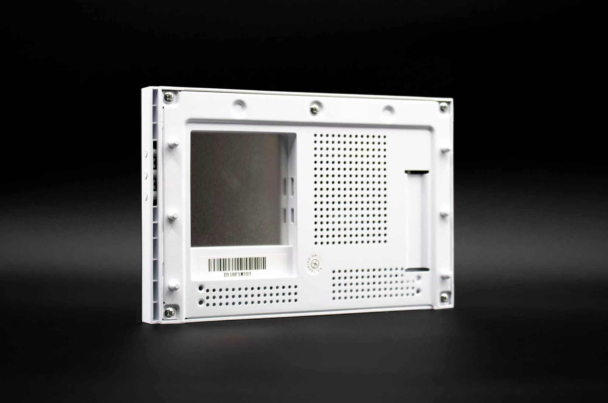 Jonsbo D41 Mesh derrière écran