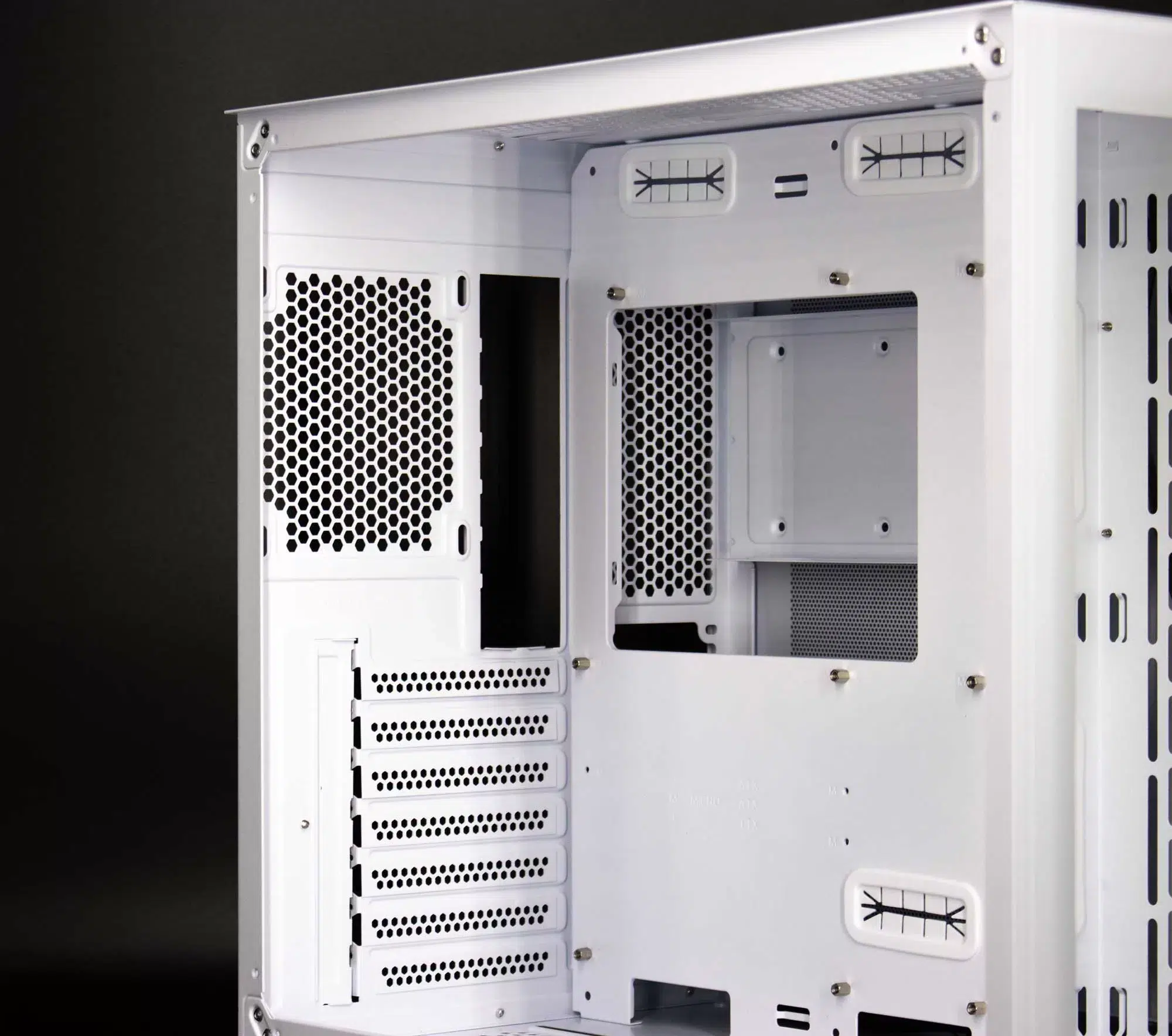 Raijintek PAEAN C7 inétrieur gauche