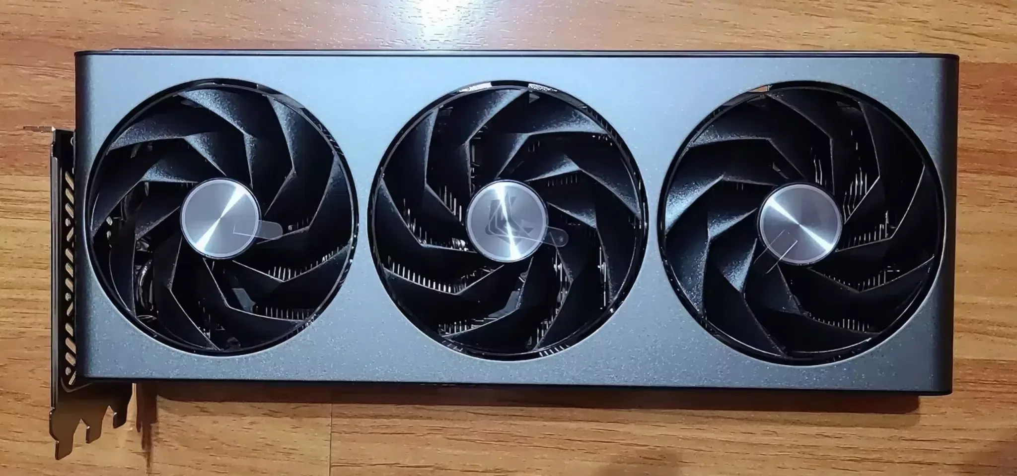 Sapphire a une RX 7900 GRE en préparation 3 Sapphire RX 7900 GRE