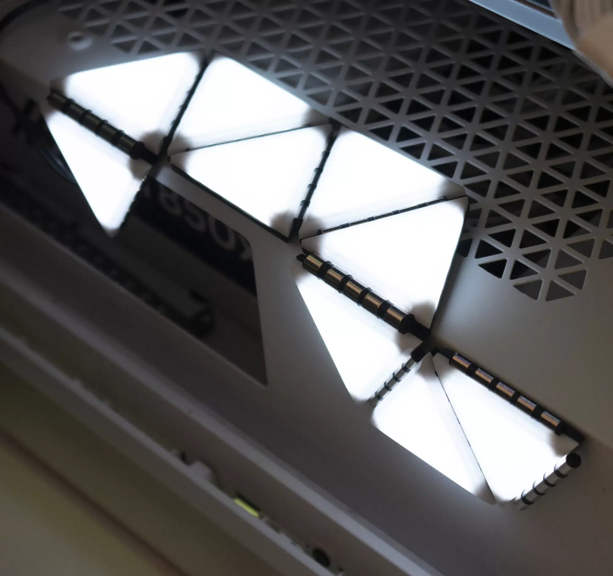 CORSAIR iCUE LC100 placement