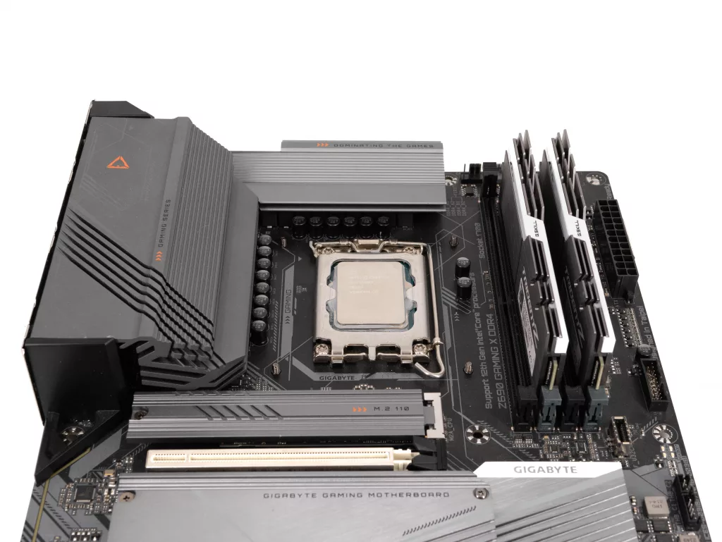 Cooler Master MA824 Stealth carte mere avec plaque arriere 1