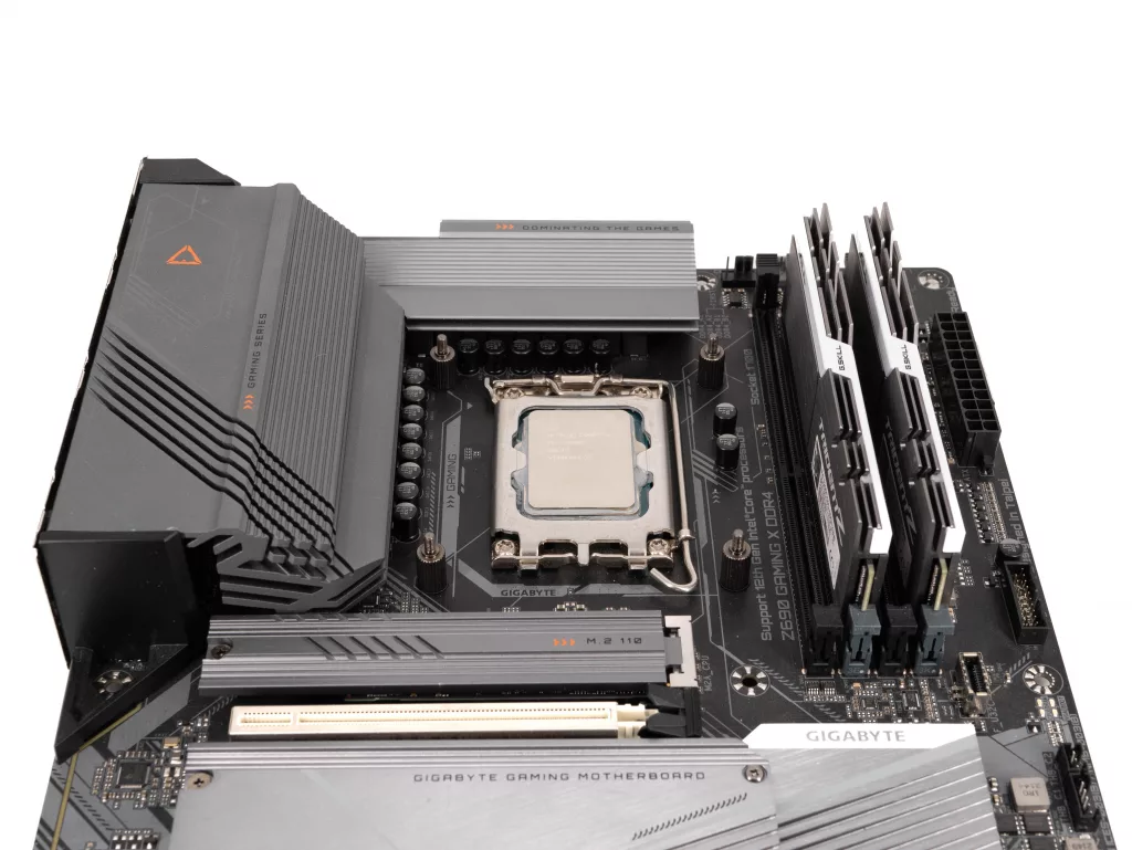 Cooler Master MA824 Stealth entretoises 1