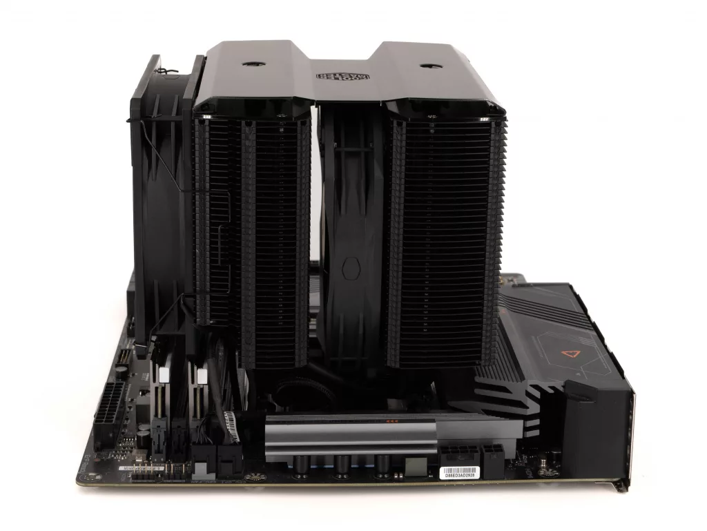 Cooler Master MA824 Stealth haut