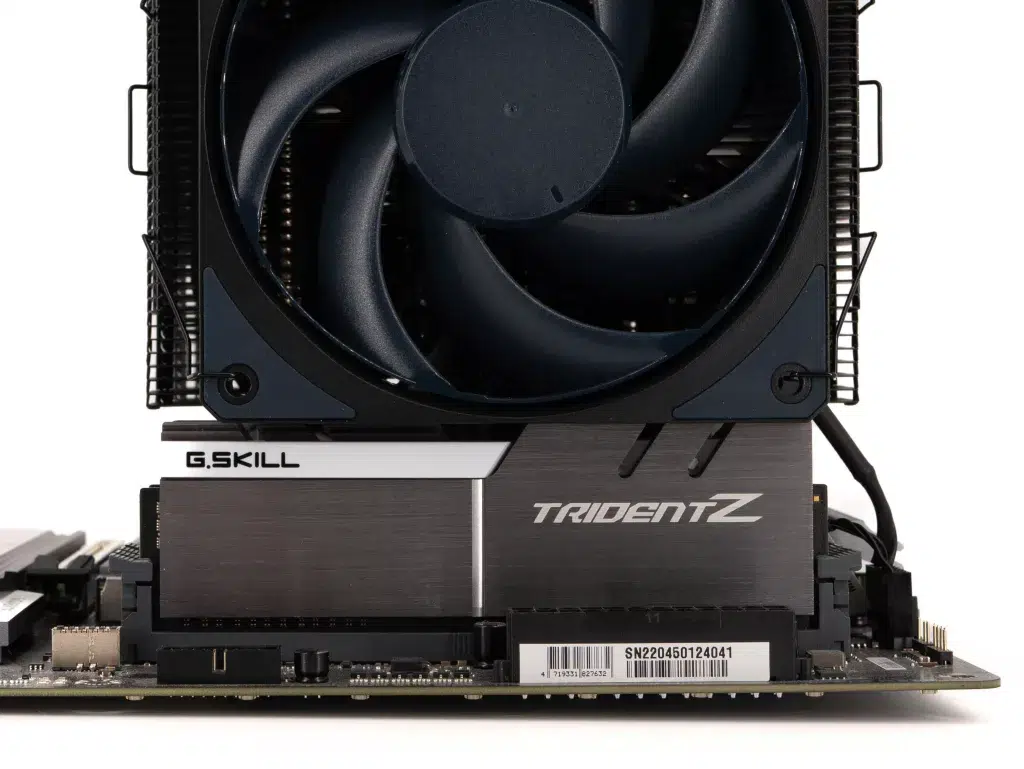 Cooler Master MA824 Stealth hauteur ram avec ventilateur