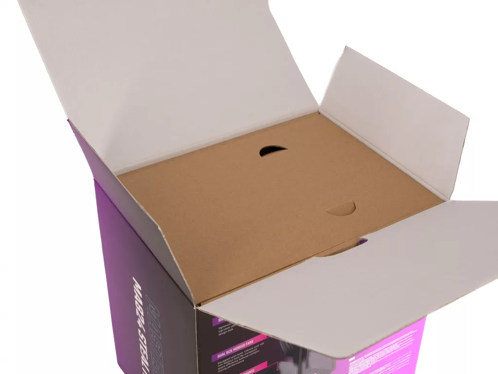 Cooler Master MA824 Stealth ouverture boite entier