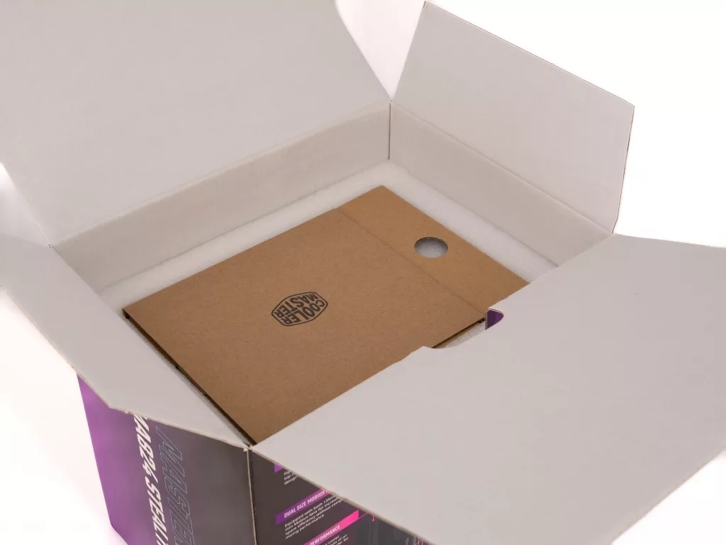 Cooler Master MA824 Stealth ouverture boite sans accessoire