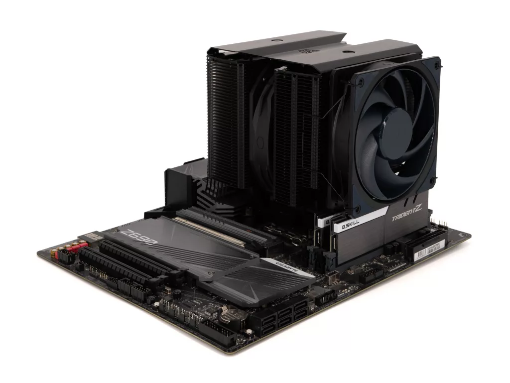 Cooler Master MA824 Stealth perspective 1