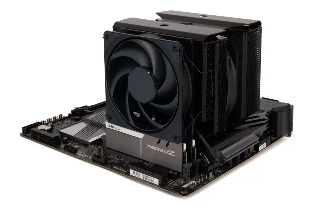 Cooler Master MA824 Stealth perspective 2