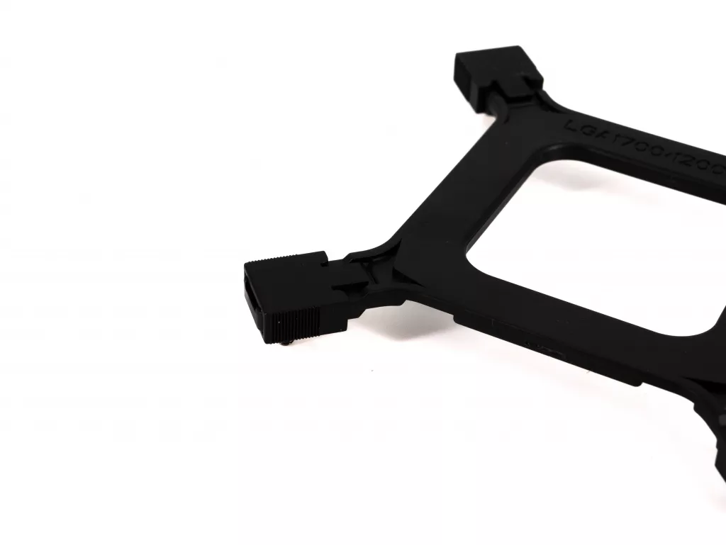 Cooler Master MA824 Stealth plaque arriere LGA 1700 1