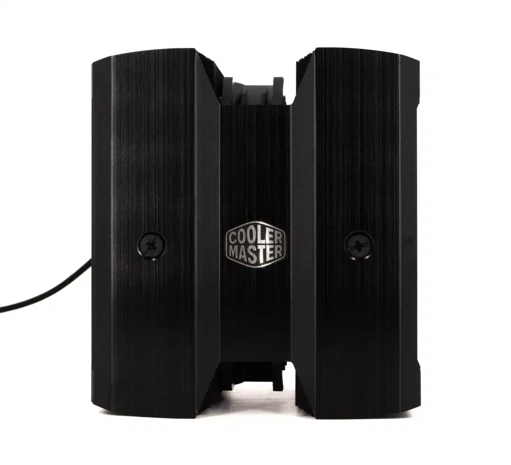Cooler Master MA824 Stealth radiateur dessus
