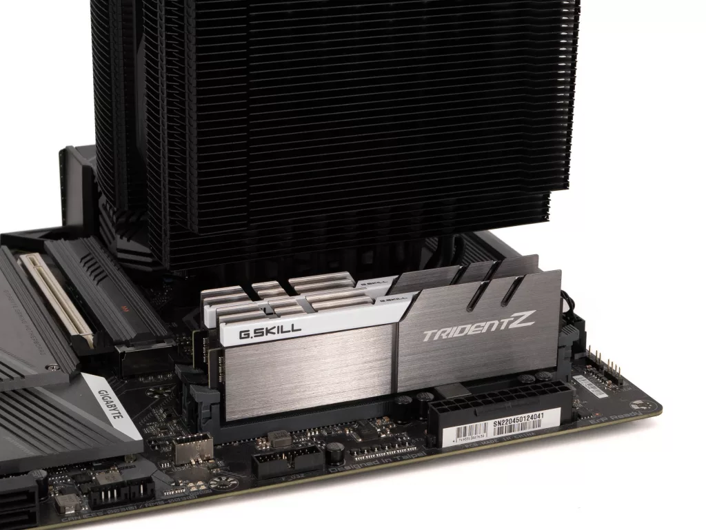 Cooler Master MA824 Stealth ram sans ventilateur