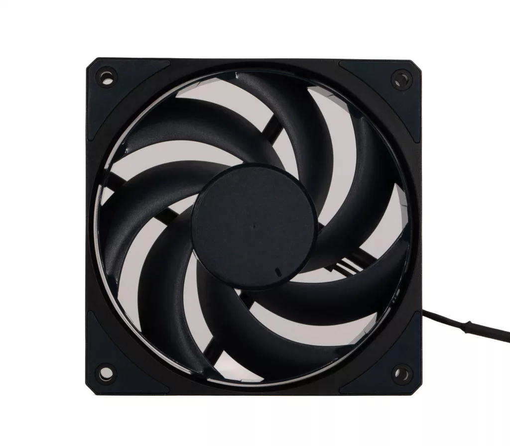 Cooler Master MA824 Stealth ventilateur Mobius avant