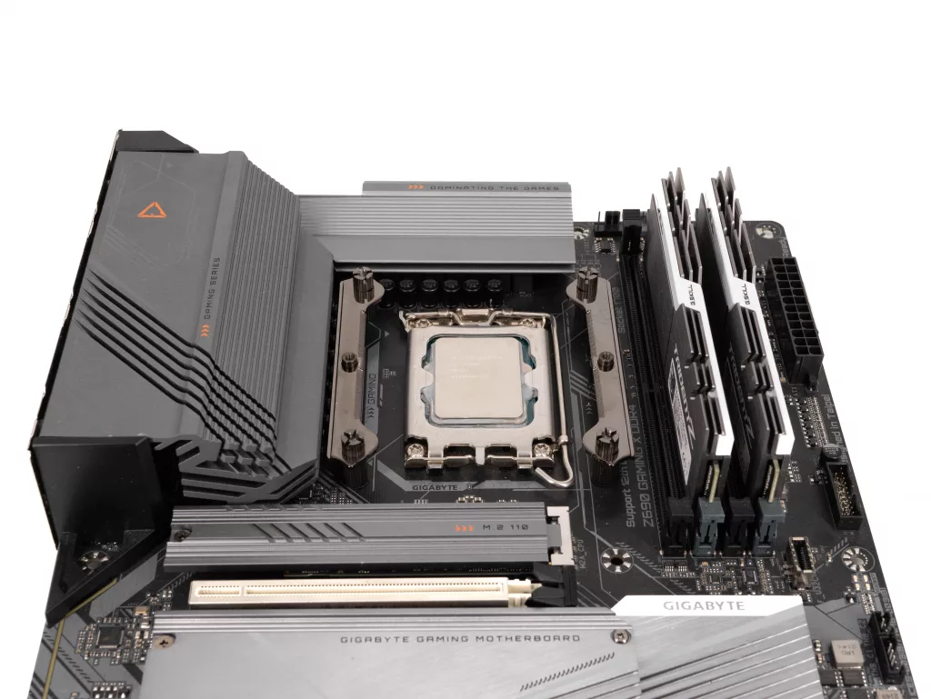 Cooler Master MA824 Stealth vis étriers