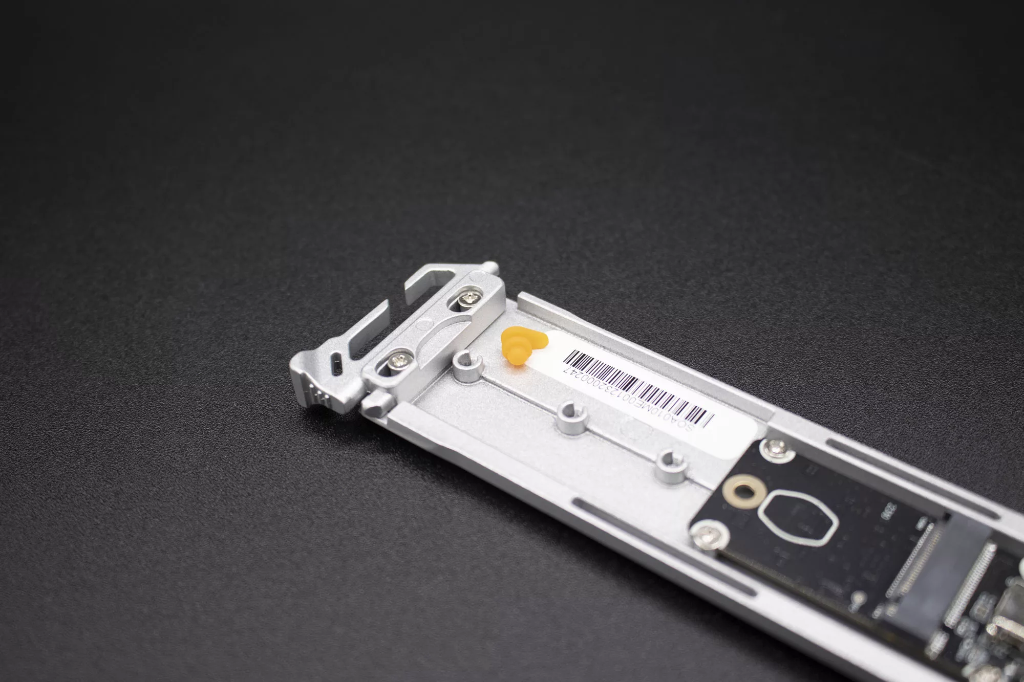 Cooler Master Oracle Air Embout Rétention SSD 2