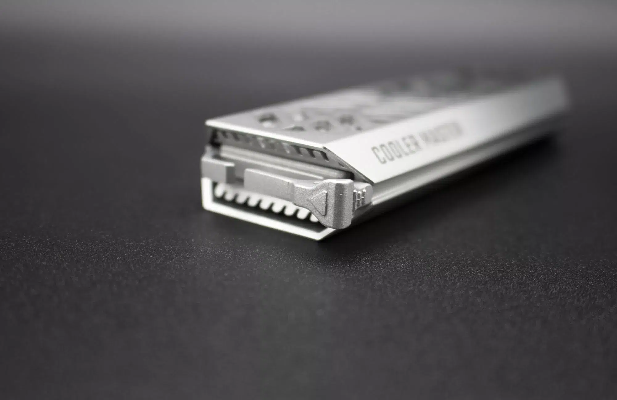 Cooler Master Oracle Air Système Vérouillage 1