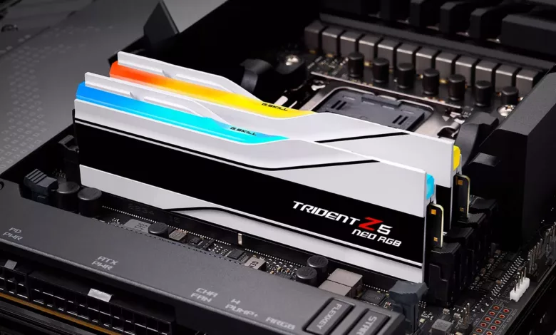 La mémoire G.SKILL Trident Z5 NEO DDR5-6400 va accélérer la plate-forme AM5 d'AMD 1 Gskill ddr5 trident z5 neo rgb white mb