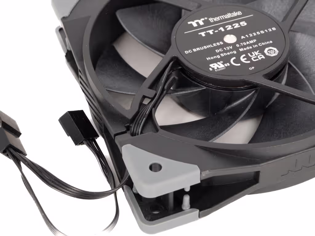 Thermaltake Swafan GT12 passage cable