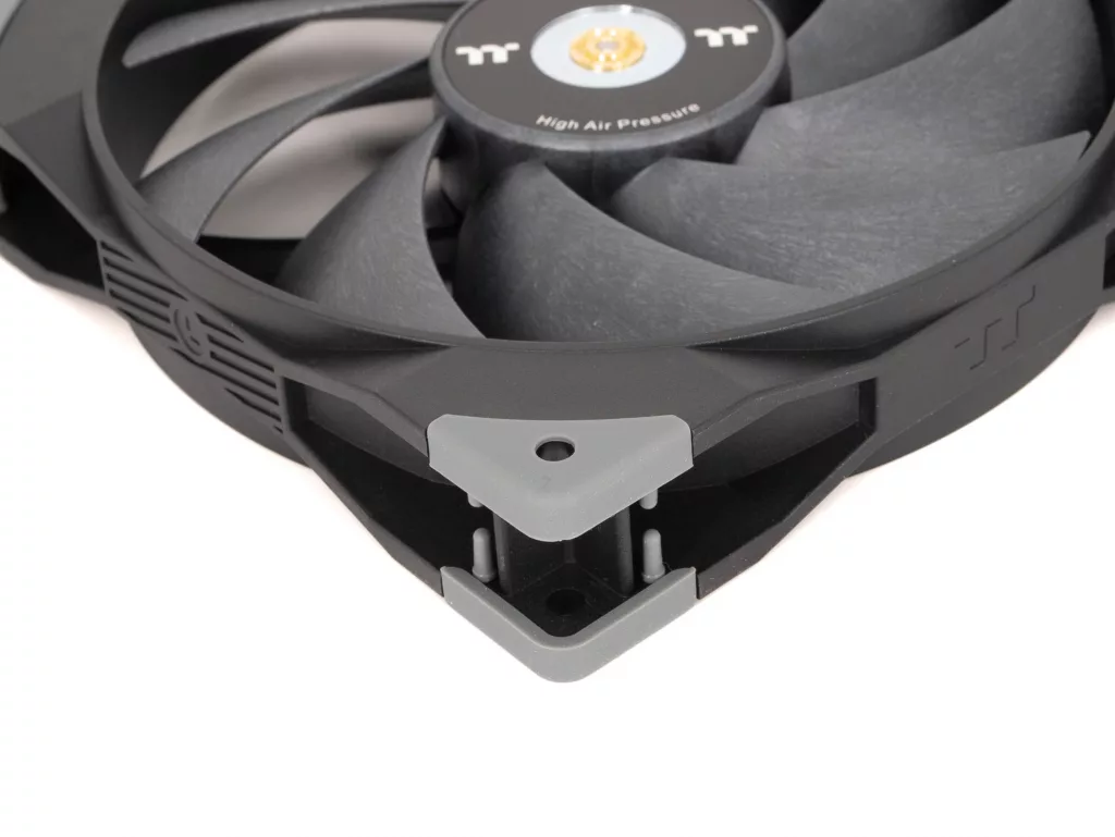 Thermaltake Swafan GT14 coins