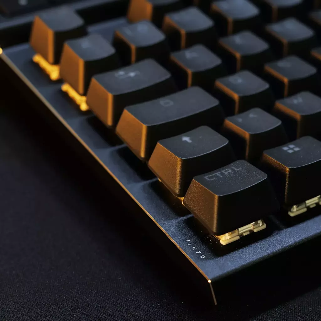 corsair k70 max bord cnc