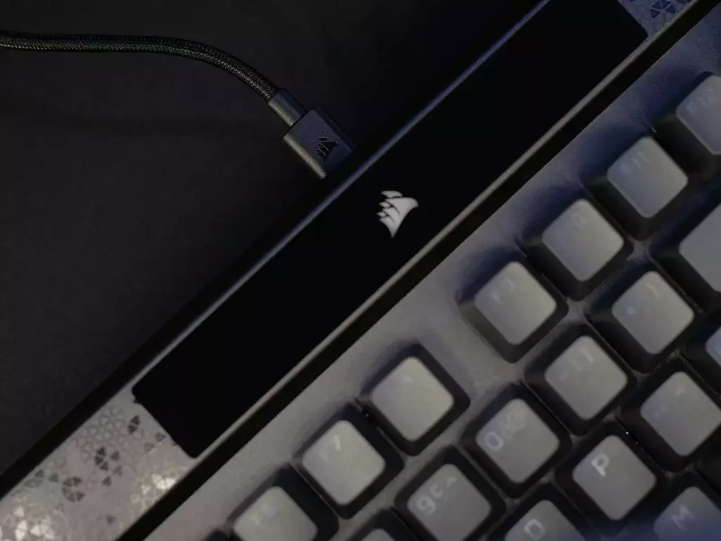 corsair k70 max cable branchement