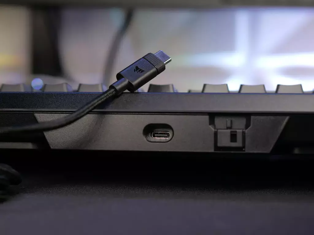 corsair k70 max cable