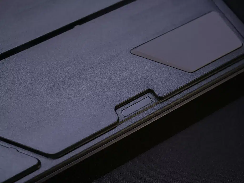 corsair k70 max dessous fixation magnétique repose poignet