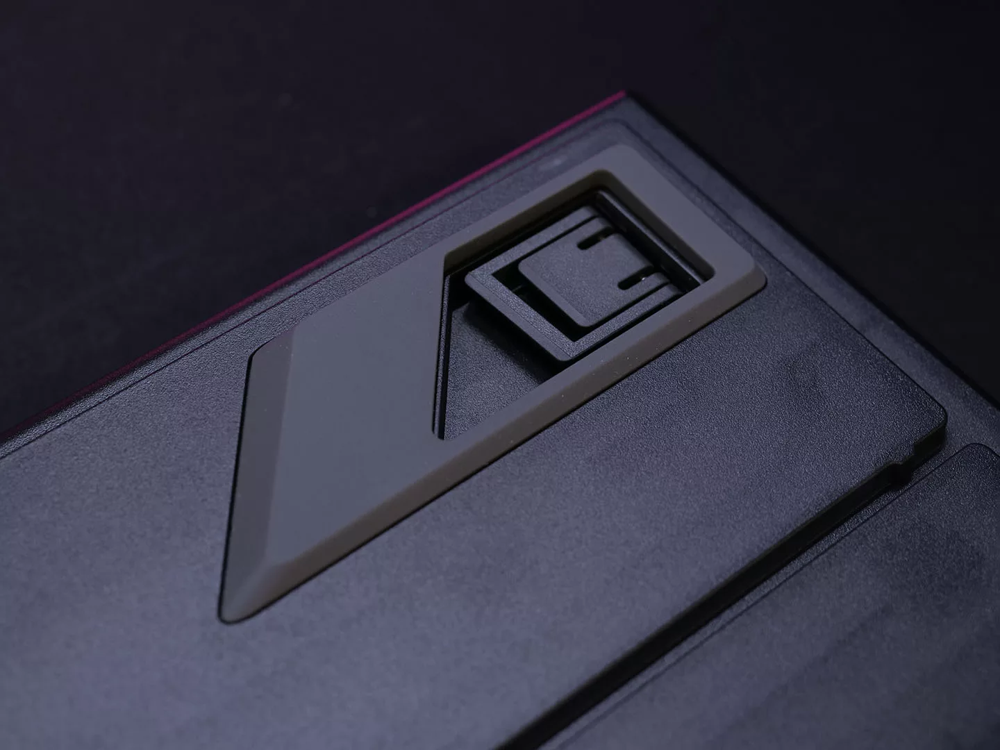 corsair k70 max dessous patin