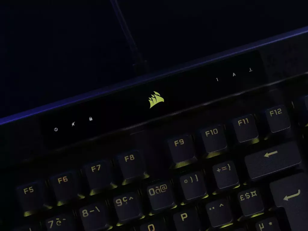 corsair k70 max ecran voyants allumes