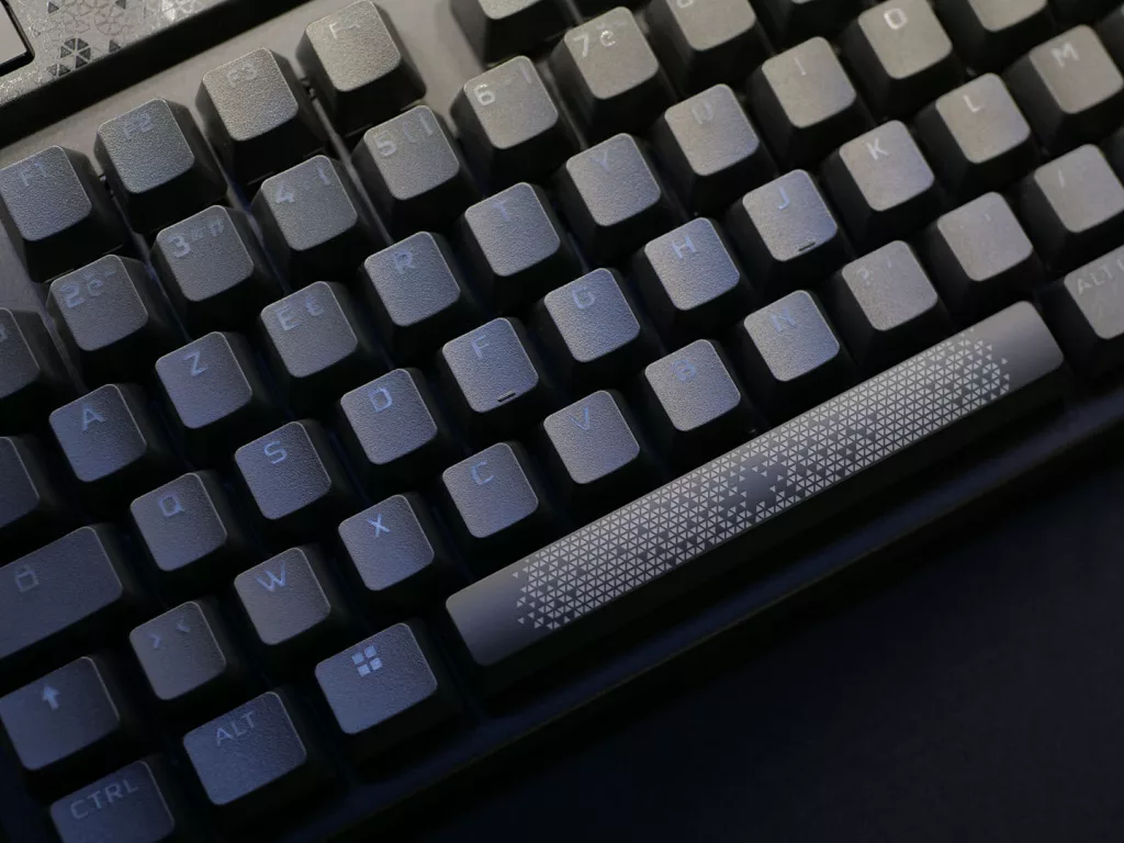 corsair k70 max touche espace sup