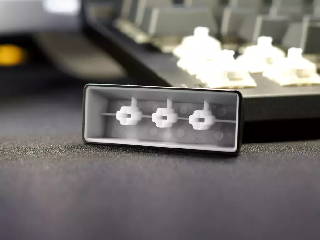 corsair k70 max touches pbt