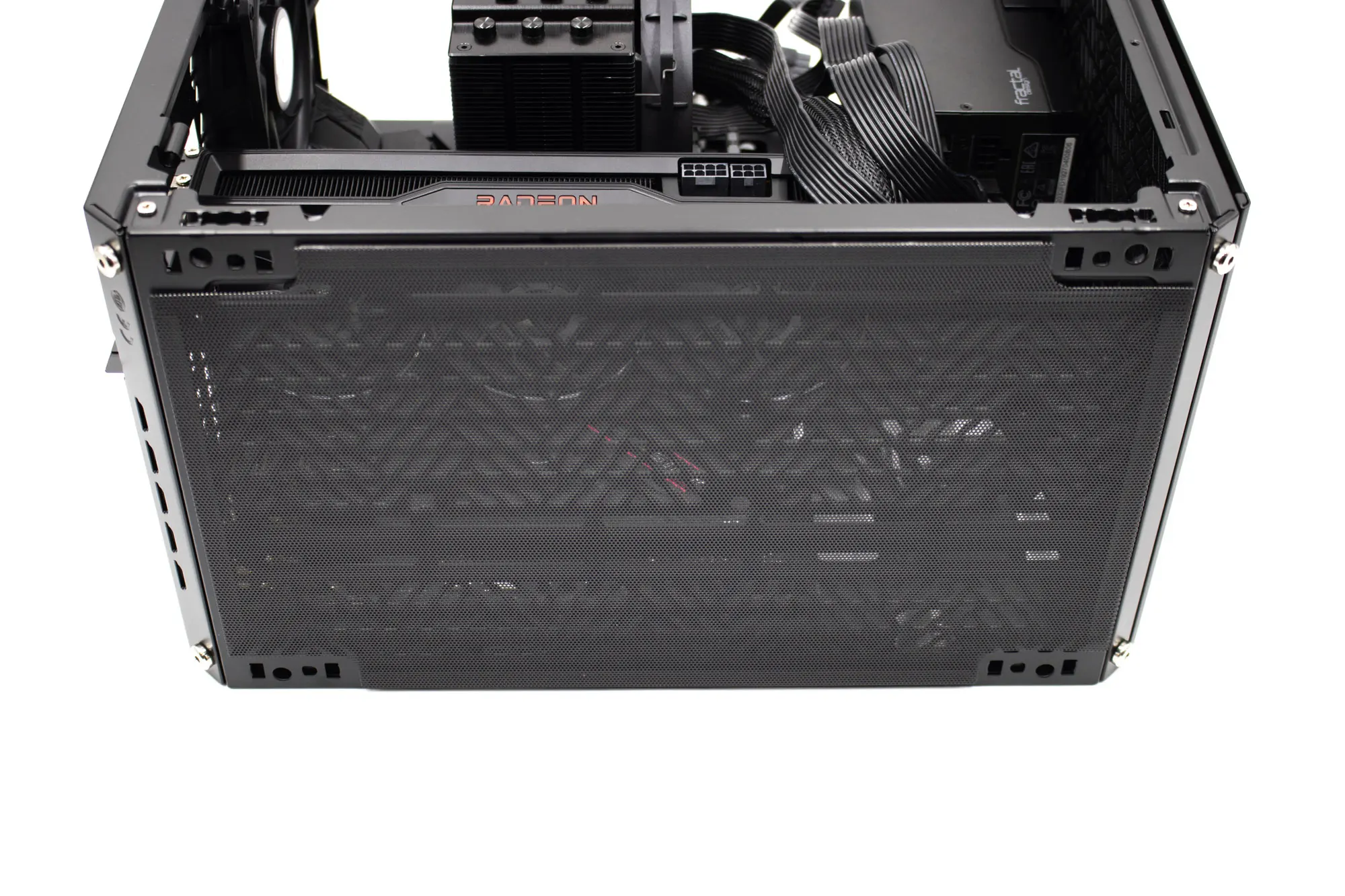 Cooler Master QUBE500 Flatpack fixation paroi bas 2