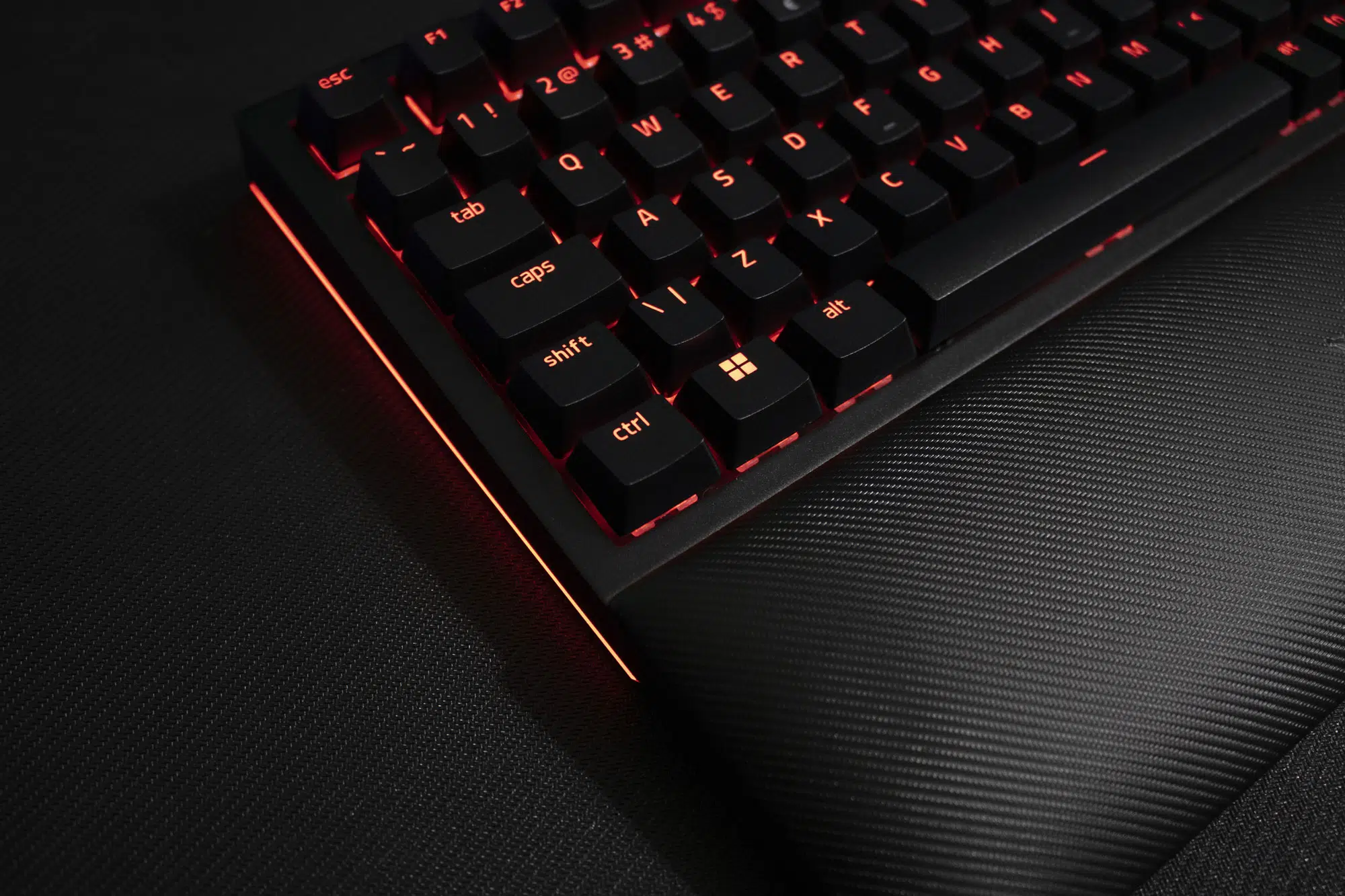 RAZER Blackwidow V4 75 RGB On 4