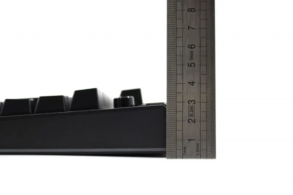 RAZER Blackwidow V4 75 hauteur arrière 1