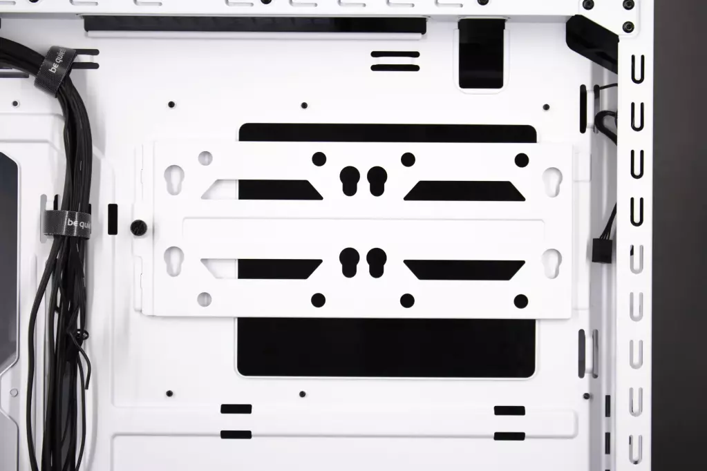 be quiet! Shadow Base 800 DX support SSD droit 1
