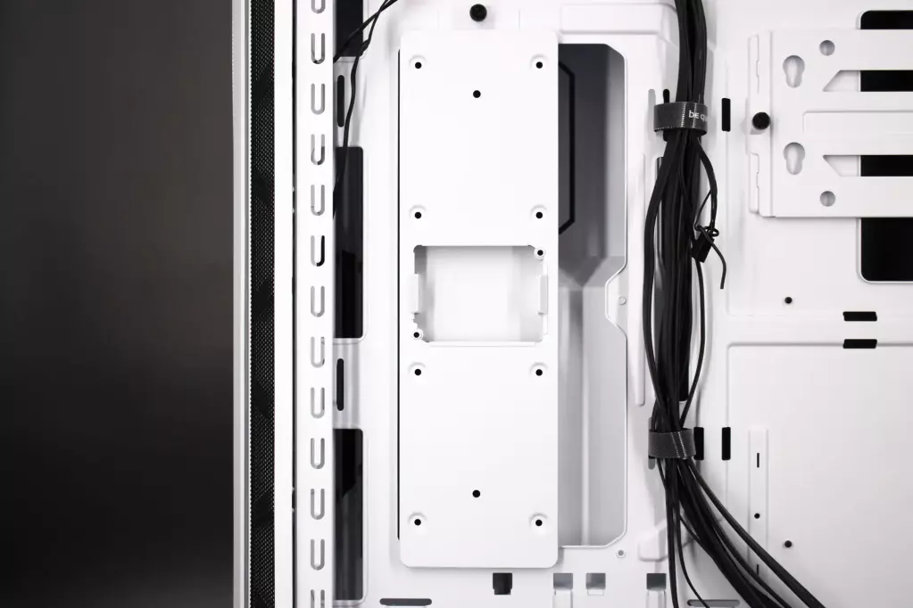 be quiet! Shadow Base 800 DX support gauche 1