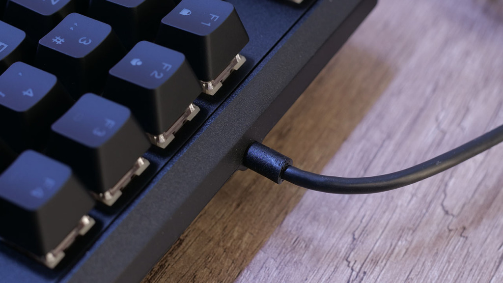 corsair k70 core sortie cable usb