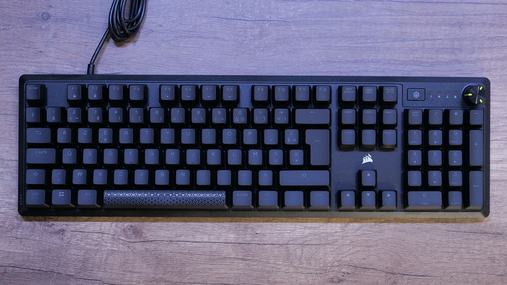 corsair k70 core vue dessus sans repose poignets