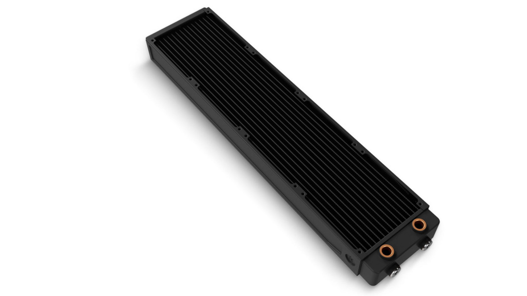 La gamme de radiateurs EK-PRO s'étoffe avec les P360 et P480 4 EK Pro 480