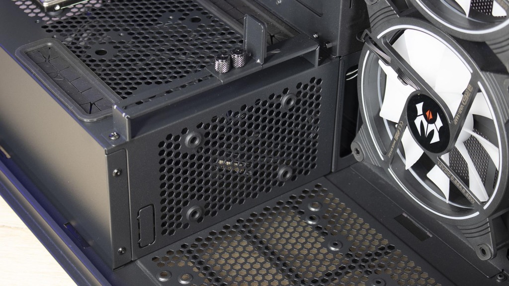 M RED Radian X DD côté cache alim 2